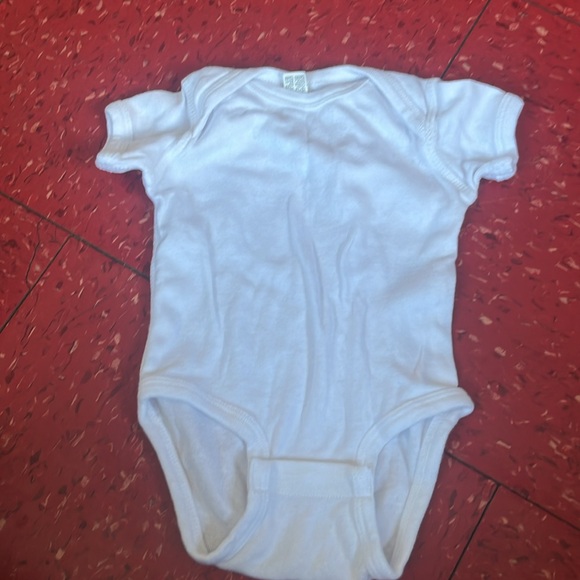 Lot of 0-3 month old clothes - Picture 15 of 16